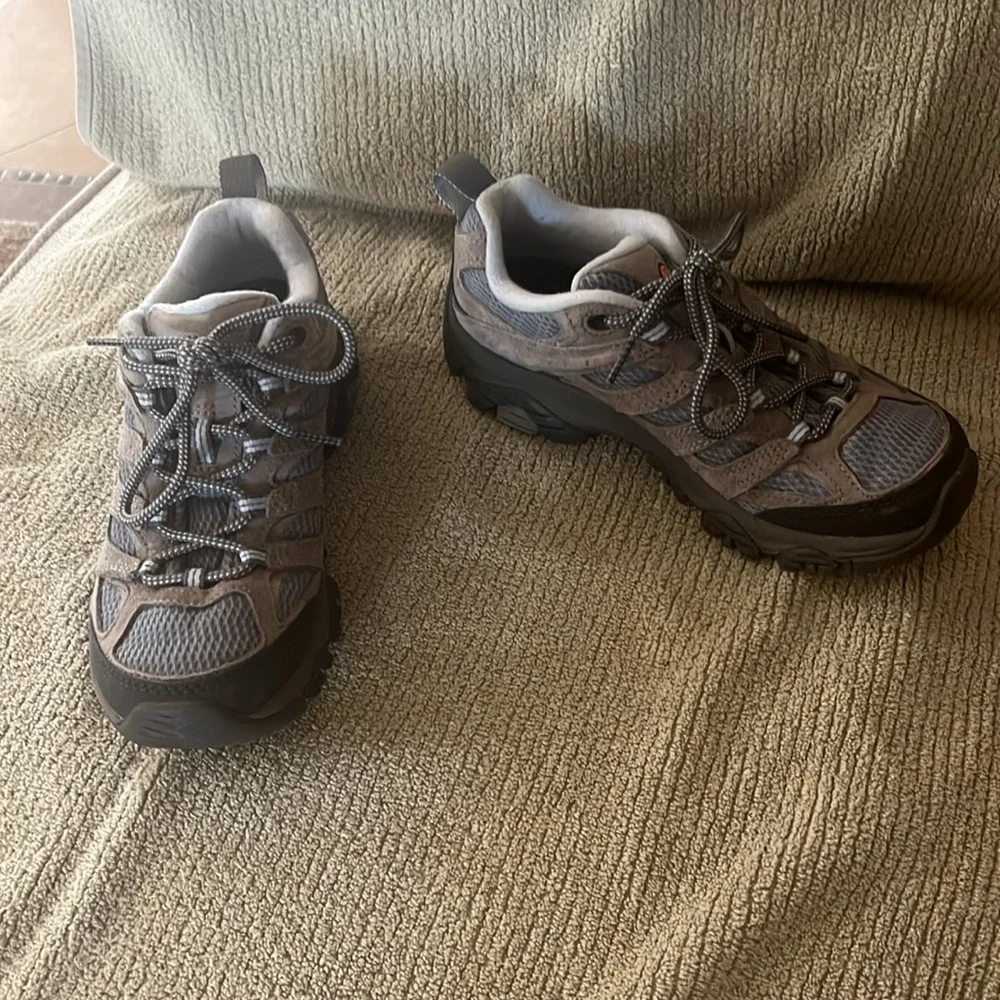 Women's Merrell Moab 3 Gray and Black Hiking Shoes - Picture 2 of 5